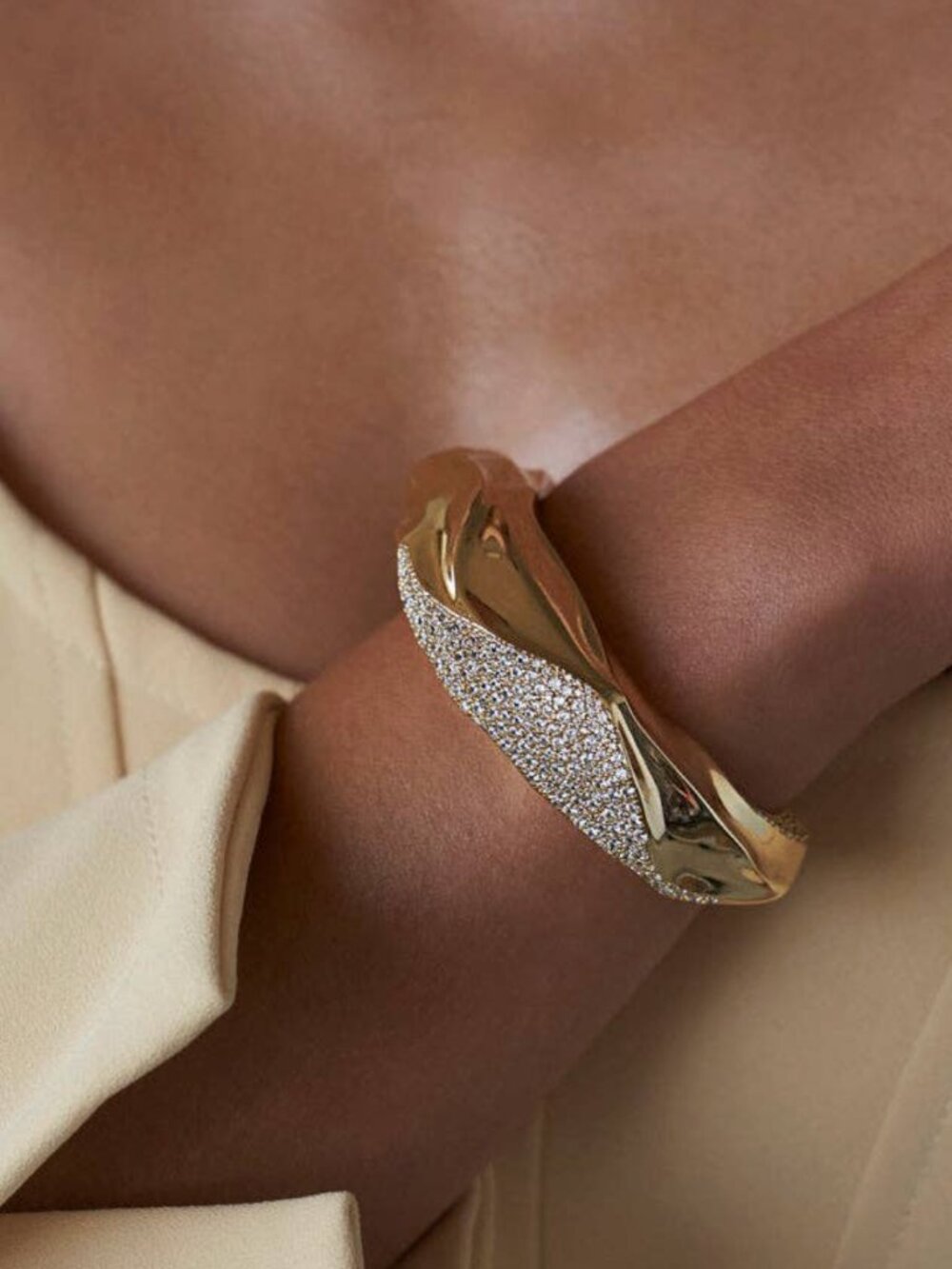 Lili Claspe Cuff - Picture 3 of 6